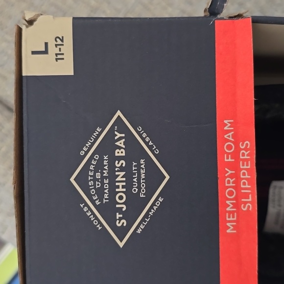 ST. JOHN'S BAY MENS BLACK MEMORY FOAM SLIPPERS SIZE LARGE 11-12 - Picture 3 of 10